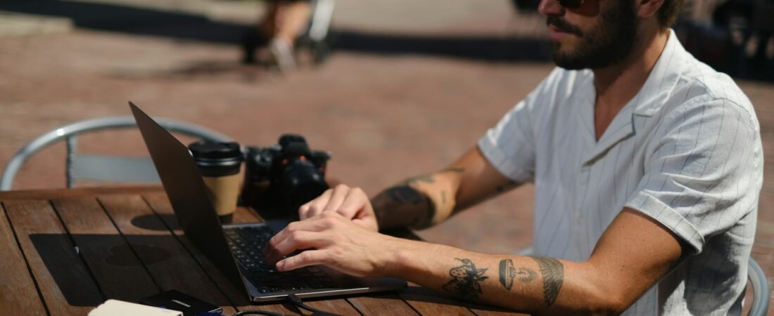 Como Vender Serviços na Internet: Do Freelancer ao Especialista Escalável